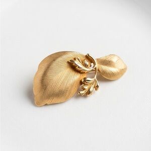 Elegant Gold Leaf Brooch